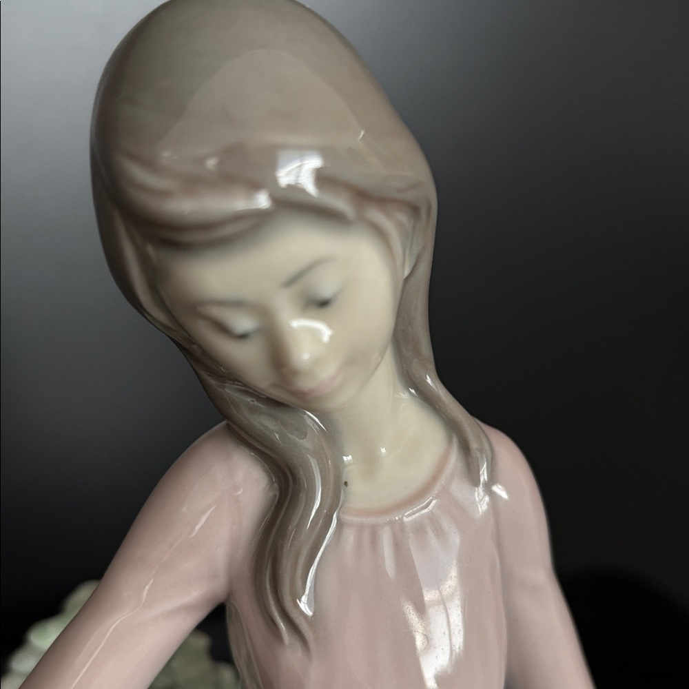 Authentic Lladro “Little Bo Peep” - Picture 6 of 6
